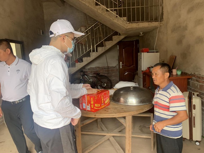 實(shí)踐隊(duì)走訪慰問脫貧戶。福建船政交通職業(yè)學(xué)院供圖